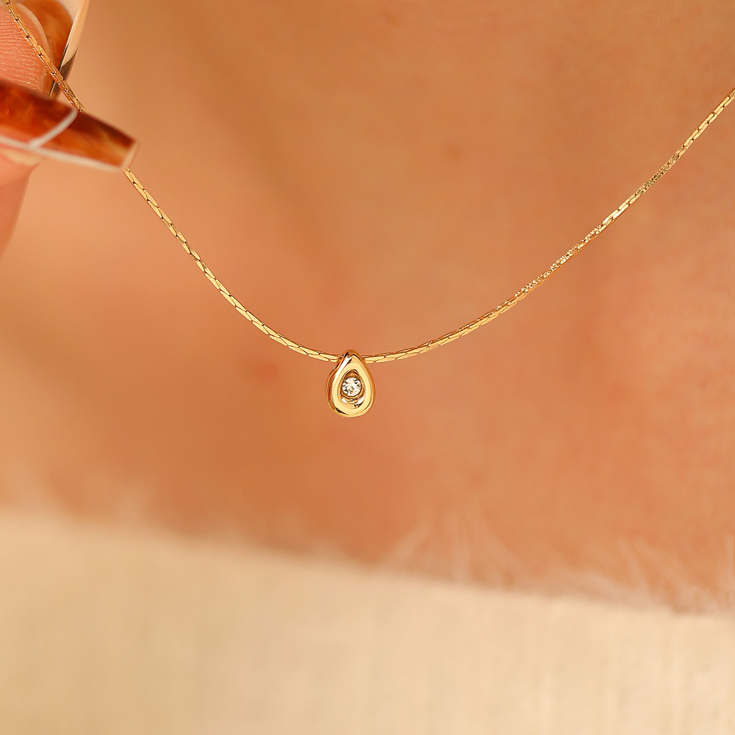 Простое модное ожерелье с мале – обзор и цена Pearl Trim Chain