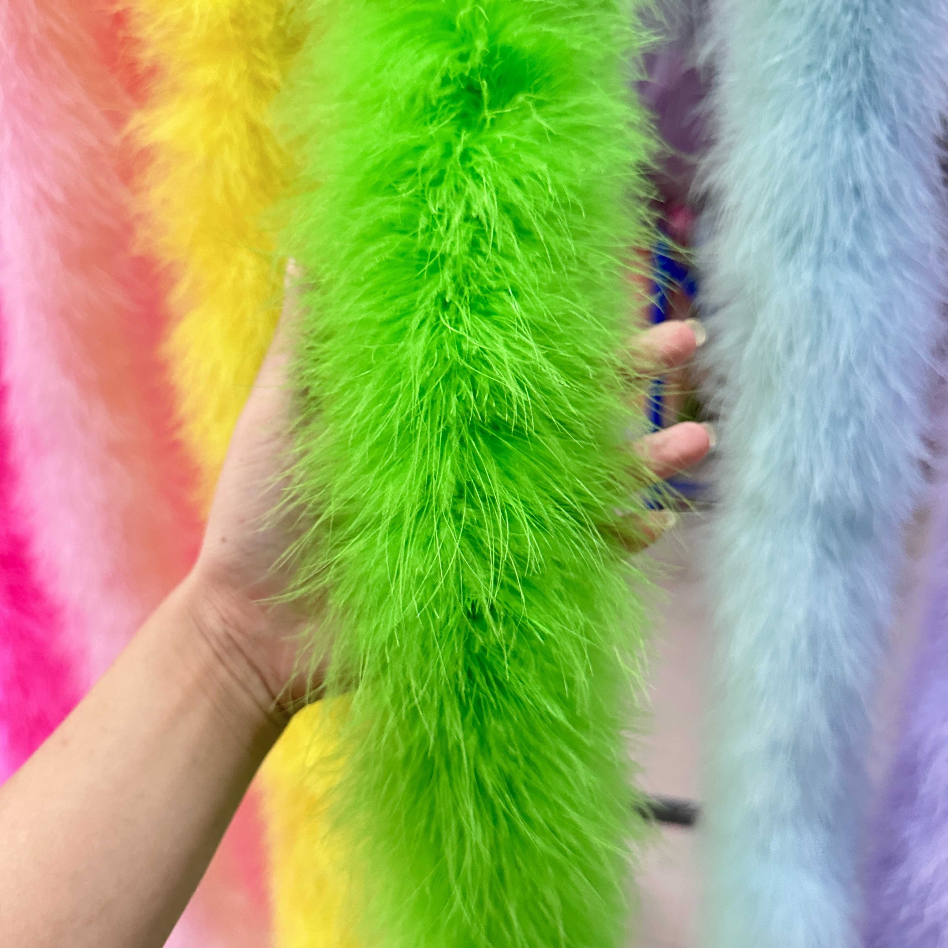 Натуральная отделка из перьев  – обзор и цена Feather Trim Marabou